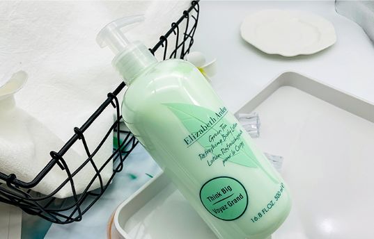 涂身体乳vs不涂身体乳，不仅皮肤差距大，原来“毛发”也跟着长