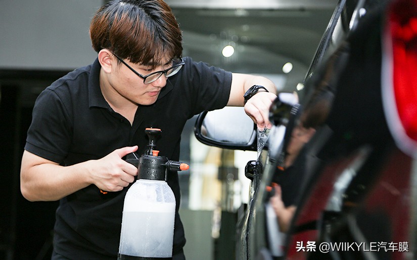 汽车贴膜后为什么会有气泡，会消失吗？