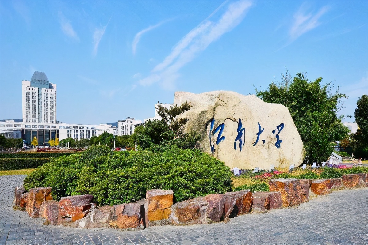 中国十大舞蹈学院 北京舞蹈学院与解放军艺术学院均上榜