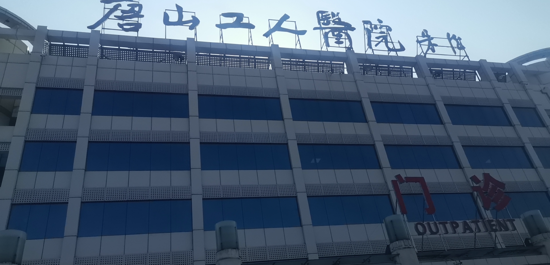 被罚2000元后服毒自杀的货车司机遗体已火化，家属称赔偿已谈妥，不能再对外说；司机被罚后服毒自杀并非孤例