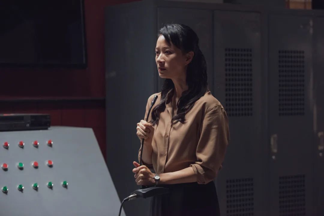 脱下的衣服难穿上！6位一脱成名的女星，无尽的争议下好多已息影