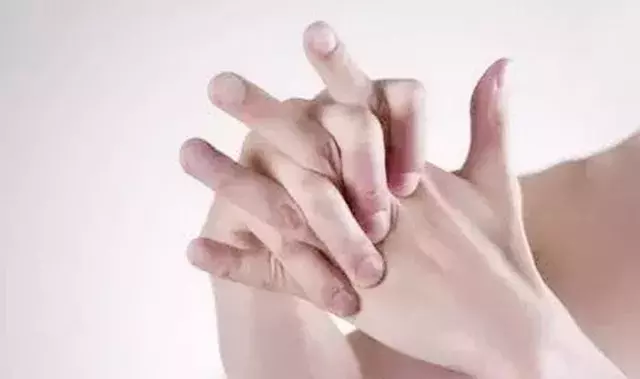 手指疼痛、肿胀变形,不是风湿,而是这个病