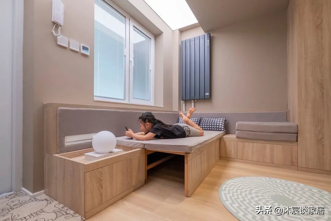 她家堪称“整容式”改造，利用动态卡座让65㎡实现三室，太赞了