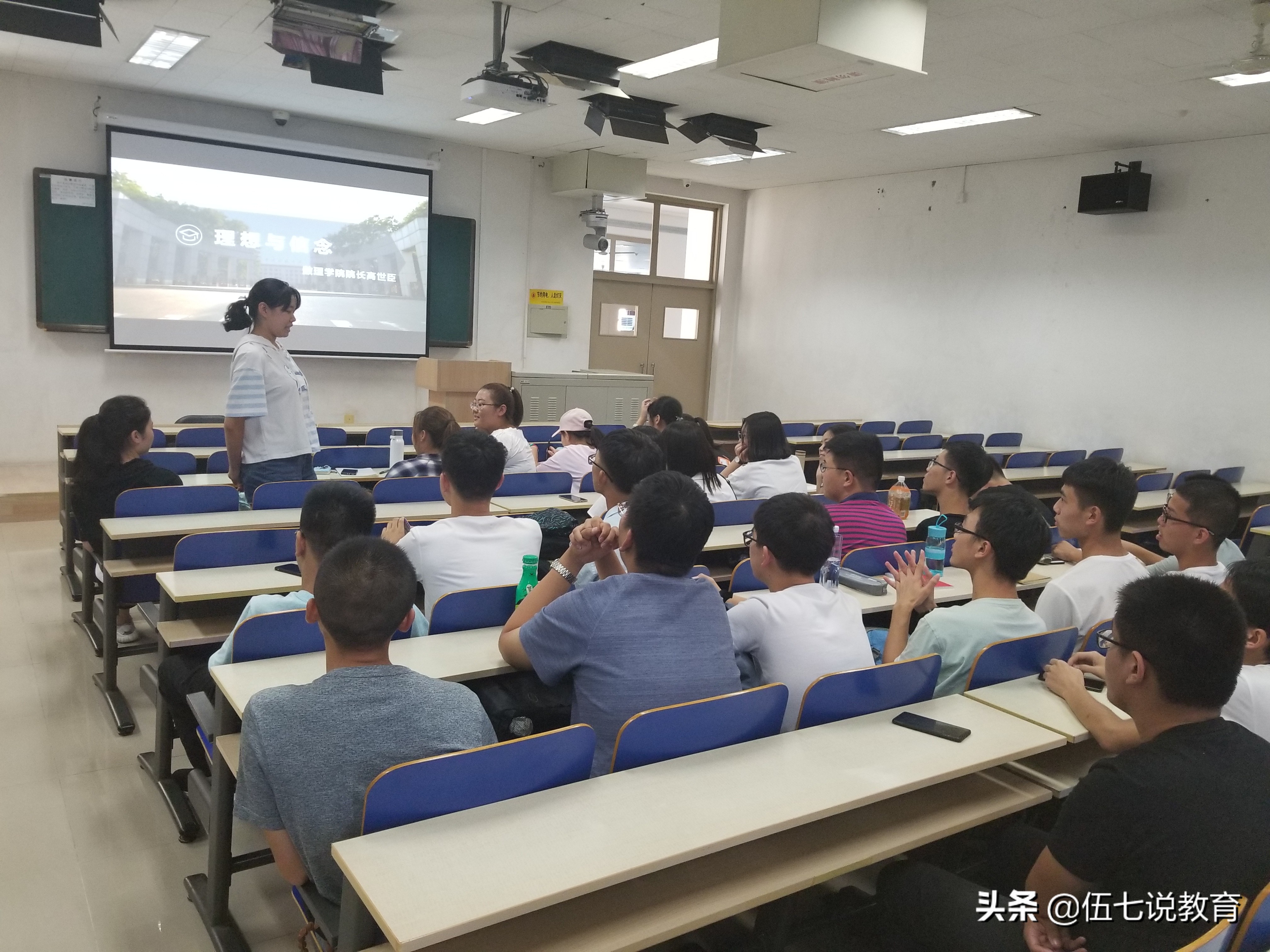 自我介绍又成为新生的难题(面对新生自我介绍)