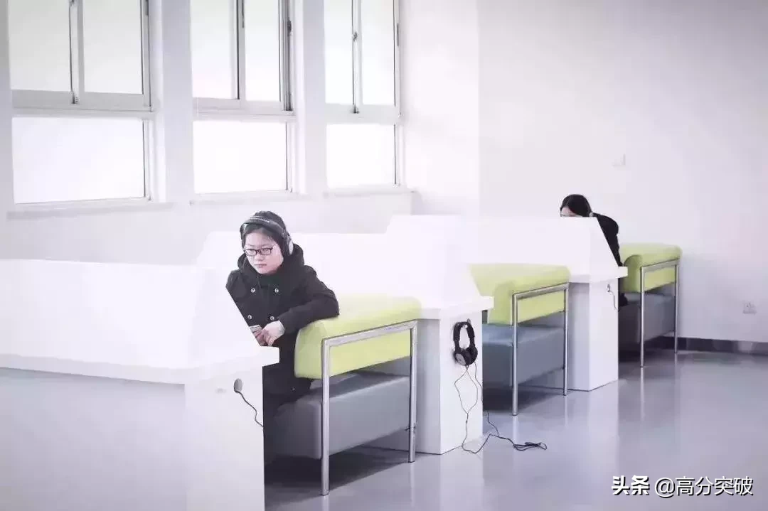 泡一整天都不够！国内那些美炸天的大学图书馆，你去过几个？