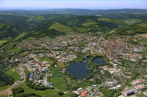 高考后如何选一所环境好、清净、人少、适合学习的国外大学？