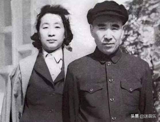 十大开国元帅夫人中，有几位夫人被授予军衔，哪位夫人军衔最高？