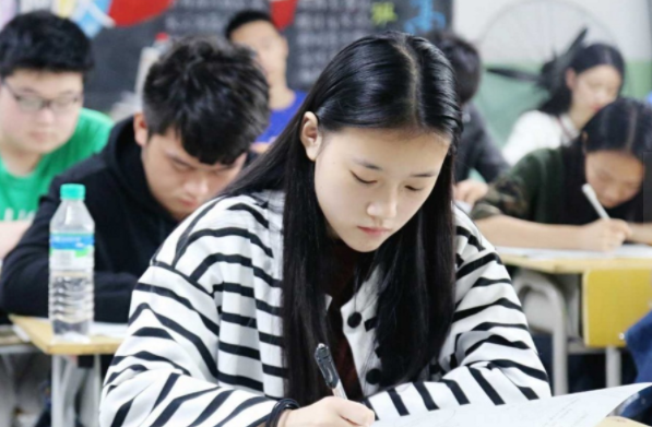 新高考模式迎来新调整，3+1+2将变成3+2+1，考生需要提前了解