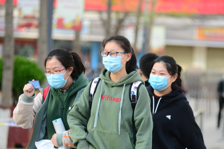 武汉多所高校“涨价”，“天价学费”无法承受，家长：供不起了