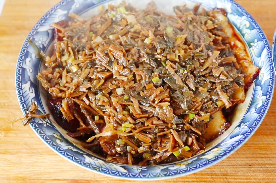 难怪宴席上的扣肉那么好吃？原来做法有诀窍，学会做给家人吃吧