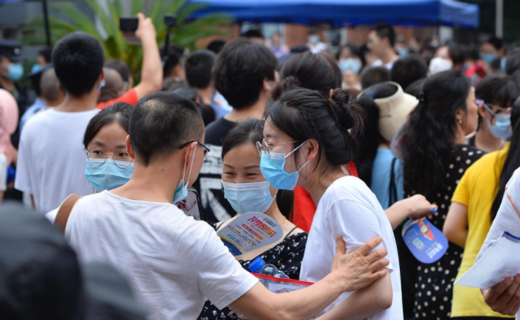 上海三所“双非”大学，都是领域内“大拿”，毕业生待遇太可了