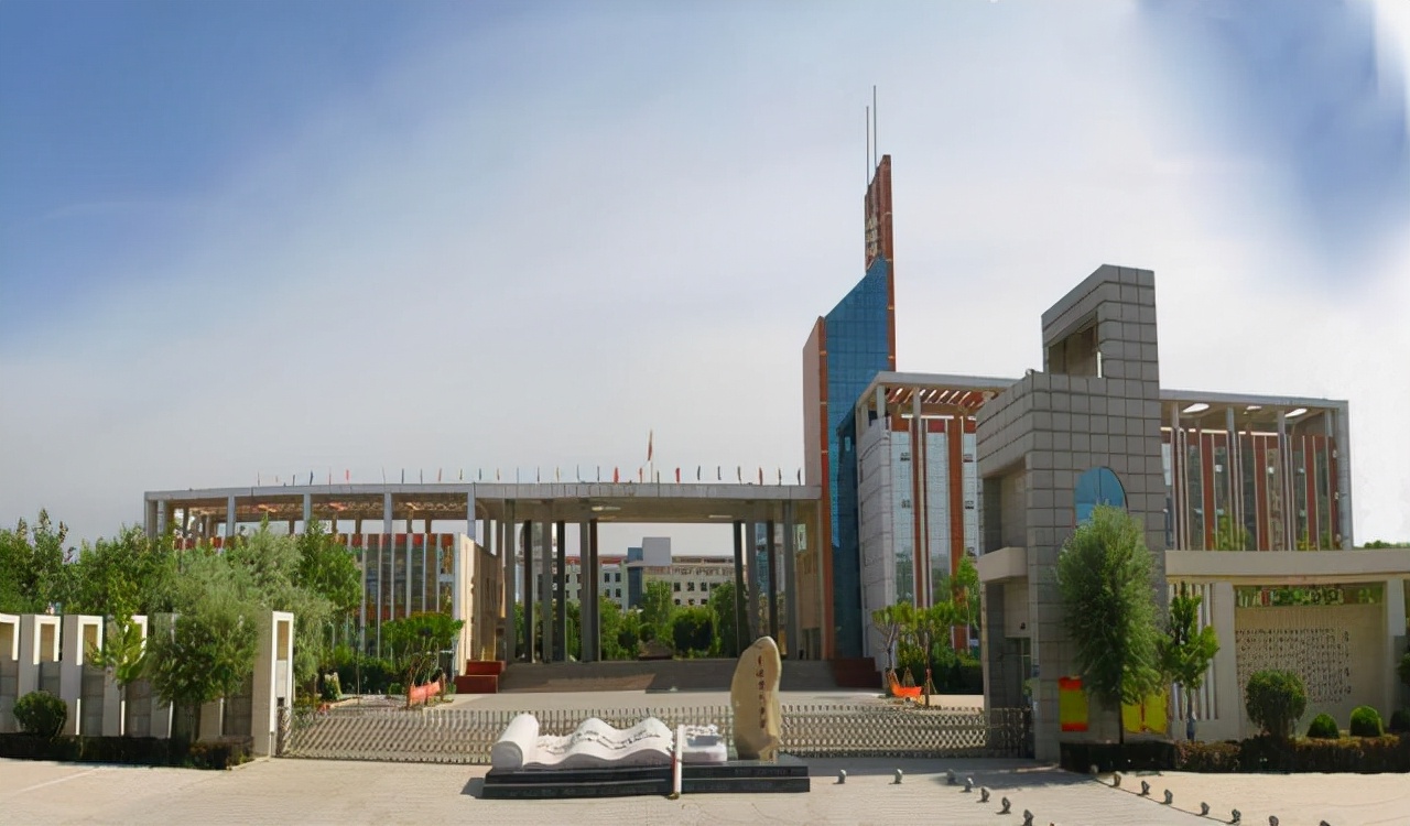 青海省前三甲中学，低进高出，本科线上线率达90%，值得考虑