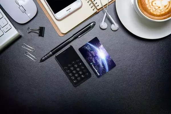 世界怪奇手机大全!设计这些手机的人脑子里是装了银河系吧?