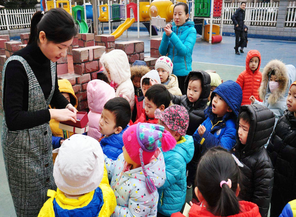 幼兒園老師曬“天價”工資單，年薪高達30萬，誰再說幼教窮？