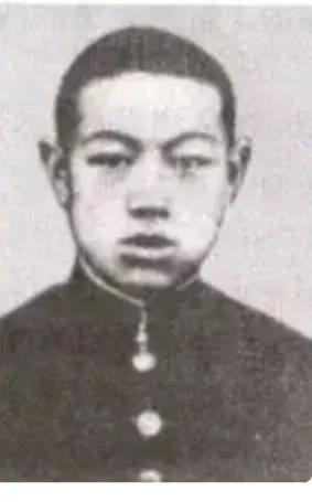 保定红二师学潮有多厉害？学生吃树叶，杀三条狗，赶走第七任校长