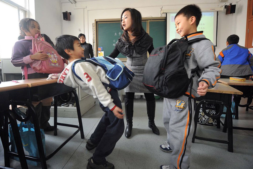 幼儿园午睡“男女不分床”，老师晒随手拍，父母在家长群闹翻天