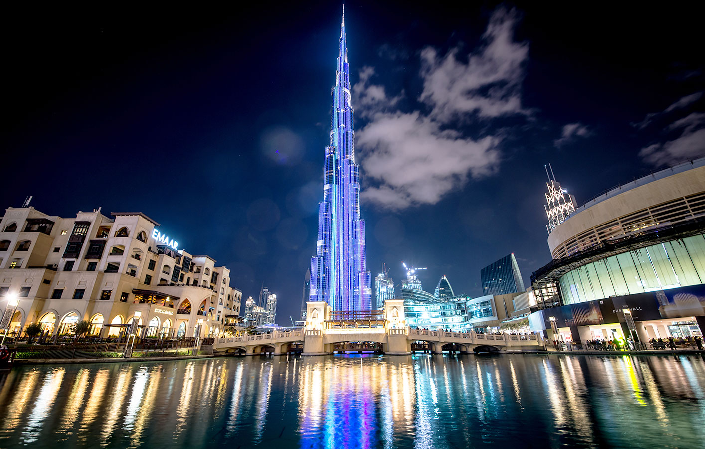 迪拜塔有多高(虚荣的全球第一高楼：高829米却仅有585米可使用，其余全靠塔尖凑)