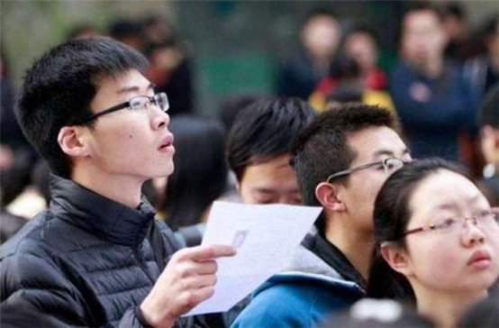 何川洋高考获得重庆状元，但最终被北大拒录，复读一年后考得怎样