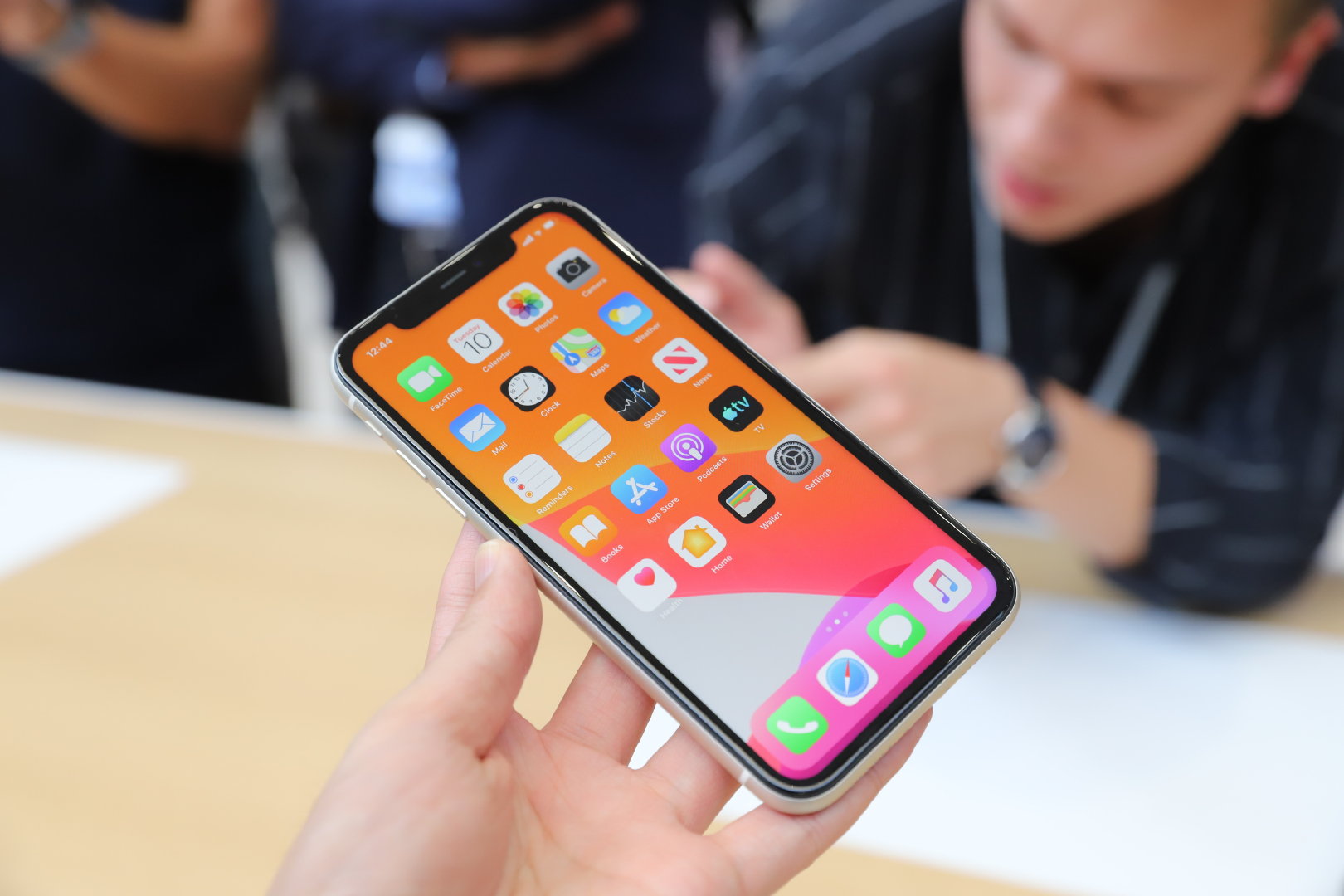 iPhone自动调节亮度关闭方法及10个隐藏实用功能揭秘