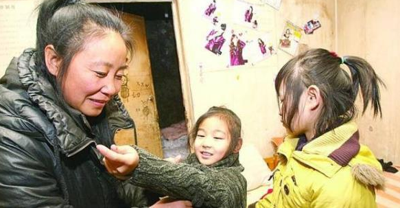 收养118名孤儿，她做了件让全中国人感动的事，背地里却是恶魔