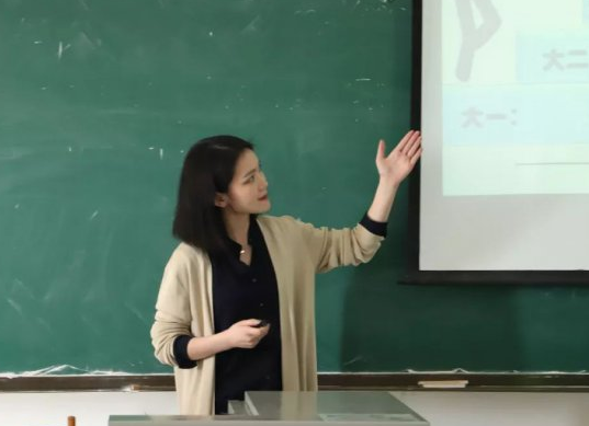 毕业后才发现，文科生最“吃香”的三类专业，过来人悔不当初