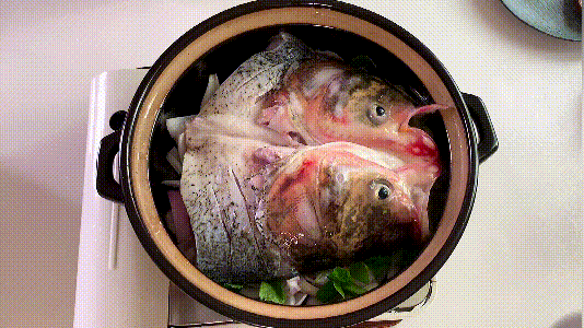 年夜饭做砂锅大头鱼，鲜嫩入味，香辣开胃，爱吃鱼的朋友快收藏