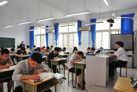 高三教室开空调，学生每天交3元钱引家长争议，如此高价接受不了