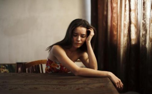 高考前，为什么许多女学生选择吃“避孕药”，班主任无奈道出原因