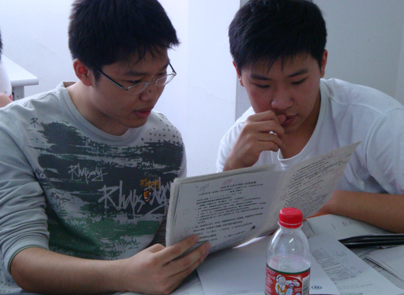 “双减”限制补课，找大学生当家教算不算违规？官方回复惹争议