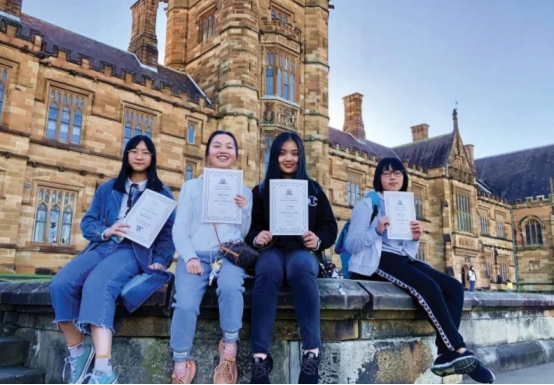 高考结束估分不理想，是“拼一把”复读，还是选出国留学？