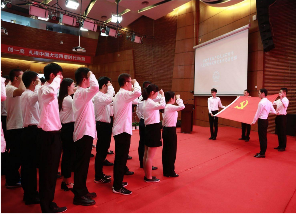 学生在大学期间入党，“决定权”在谁手中？听听过来人的回答