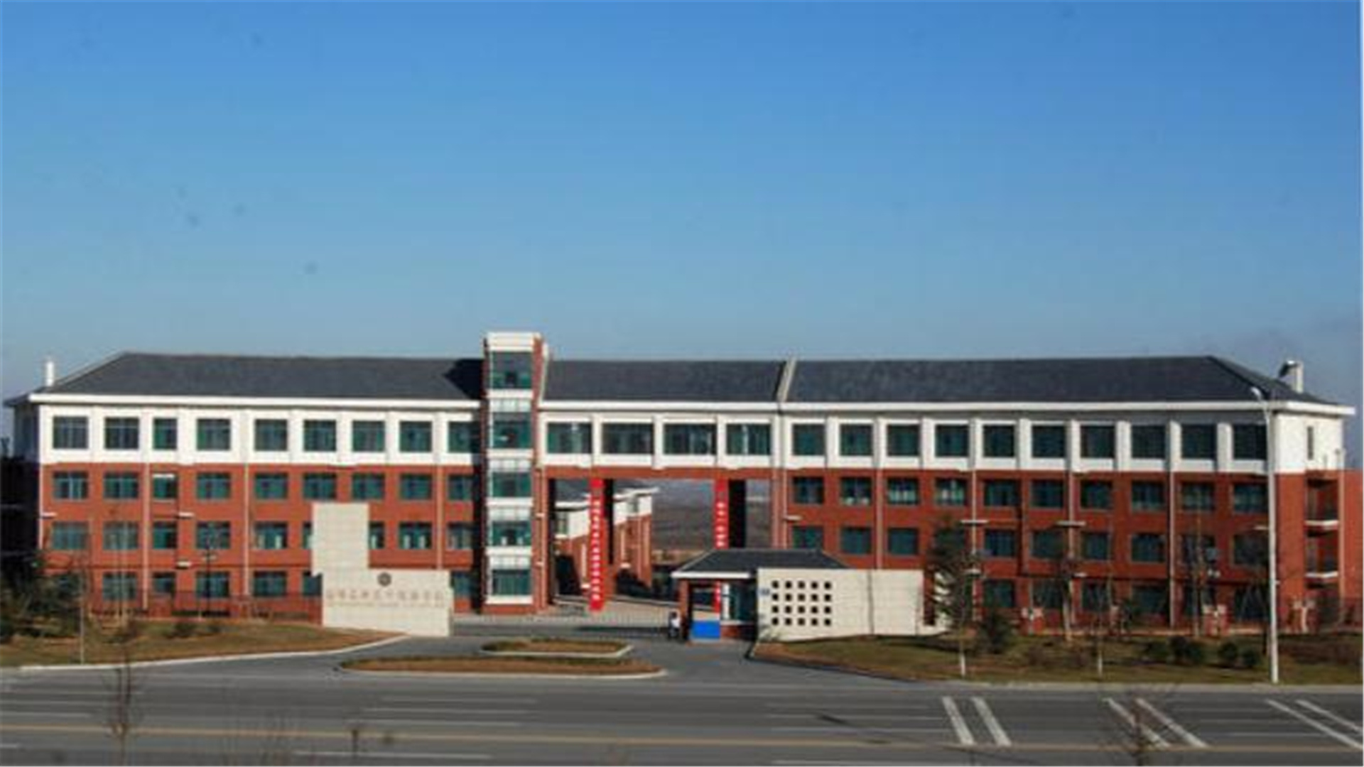 淄博这3所“贵族小学”，办学质量优异，学费最低每年1.7万