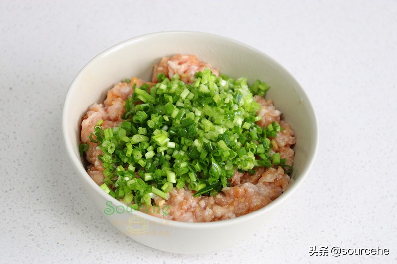 怎么做菠菜汁和面（教你做劲道香滑的菠菜饺子）