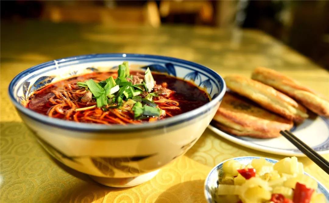 一道陕西人的美食，做法不是很难，可炒、可凉拌，美味筋道有嚼劲