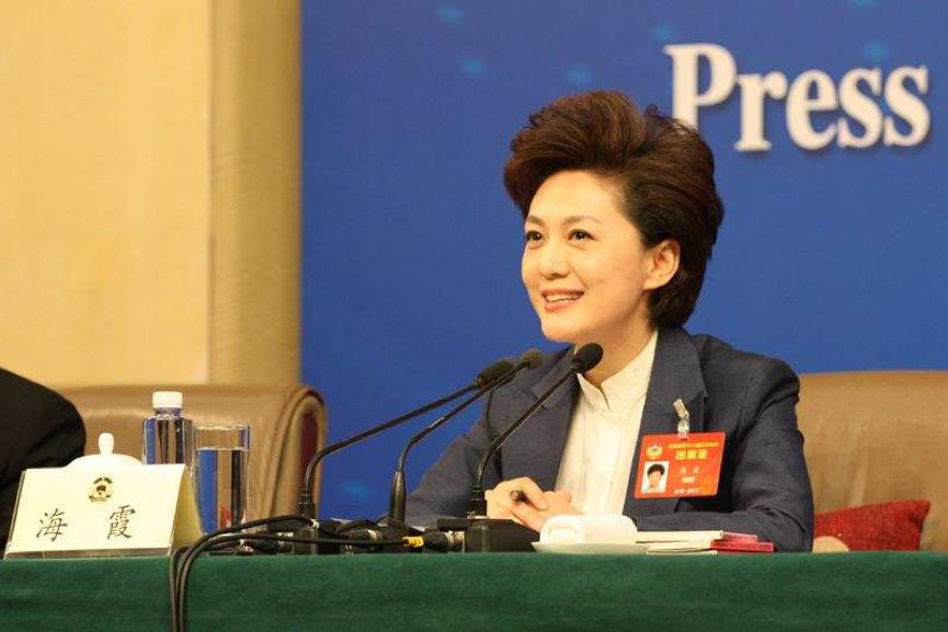央視10大美女主持人，個(gè)個(gè)才貌雙全，董卿知性，海霞端莊