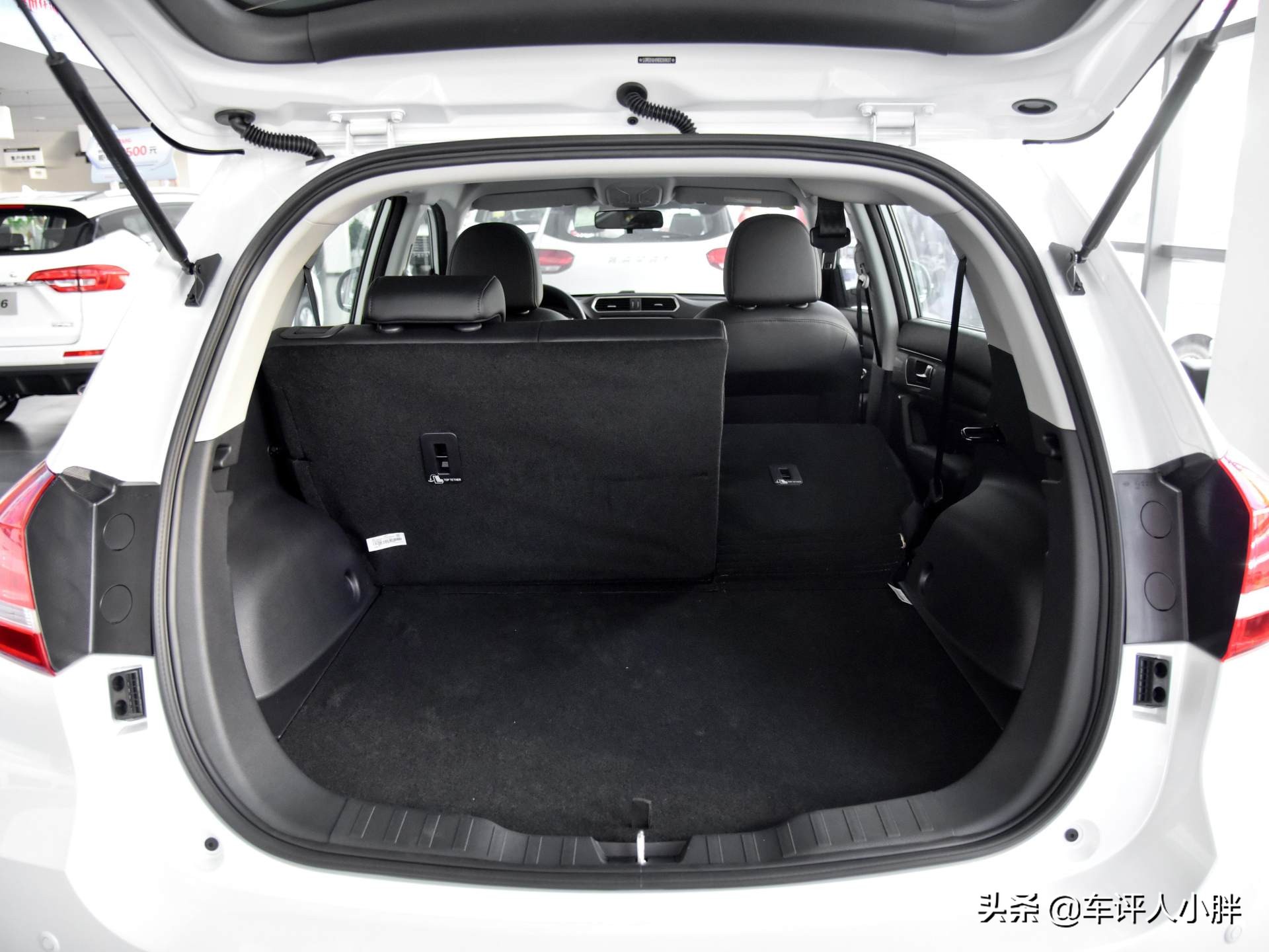 1.5T+7DCT的小SUV，带你看颜值憨憨的哈弗H2