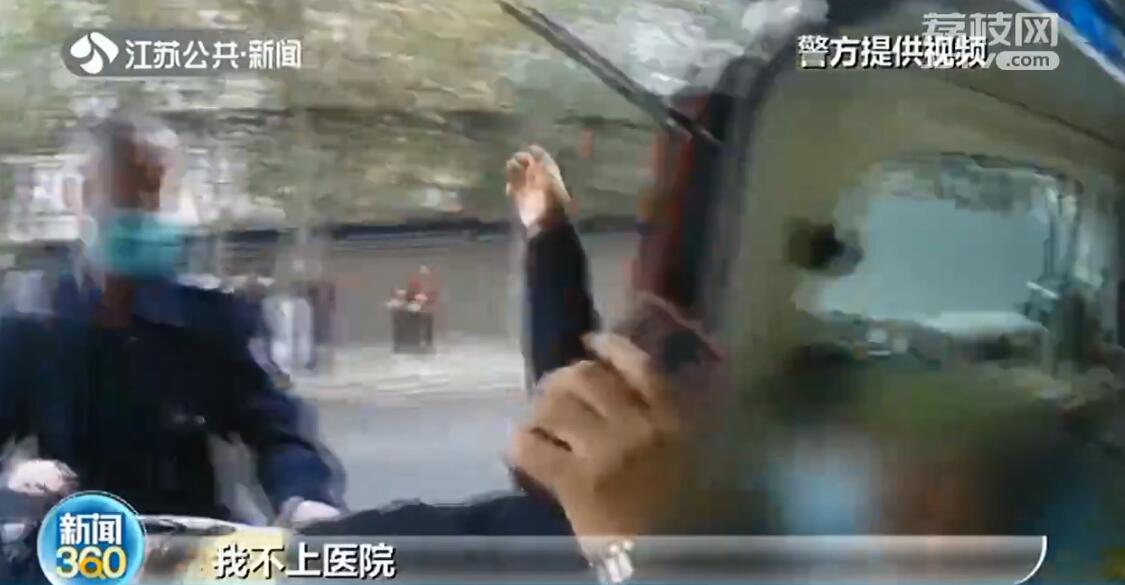 南京女子骑电动车不戴头盔 还撒泼袭警：我死了我愿意