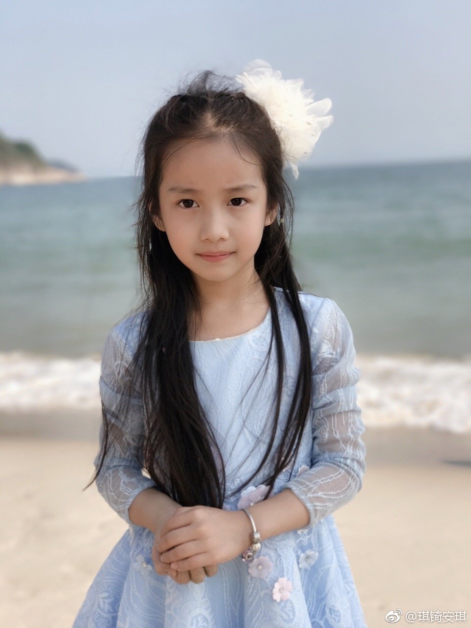 妈妈平常除了为两姐妹的新剧宣传外,也会分享一些生活日常,刘琪锜私下