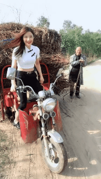 诱惑美女GIF图片：妹子幅度有点大，坚持不住了