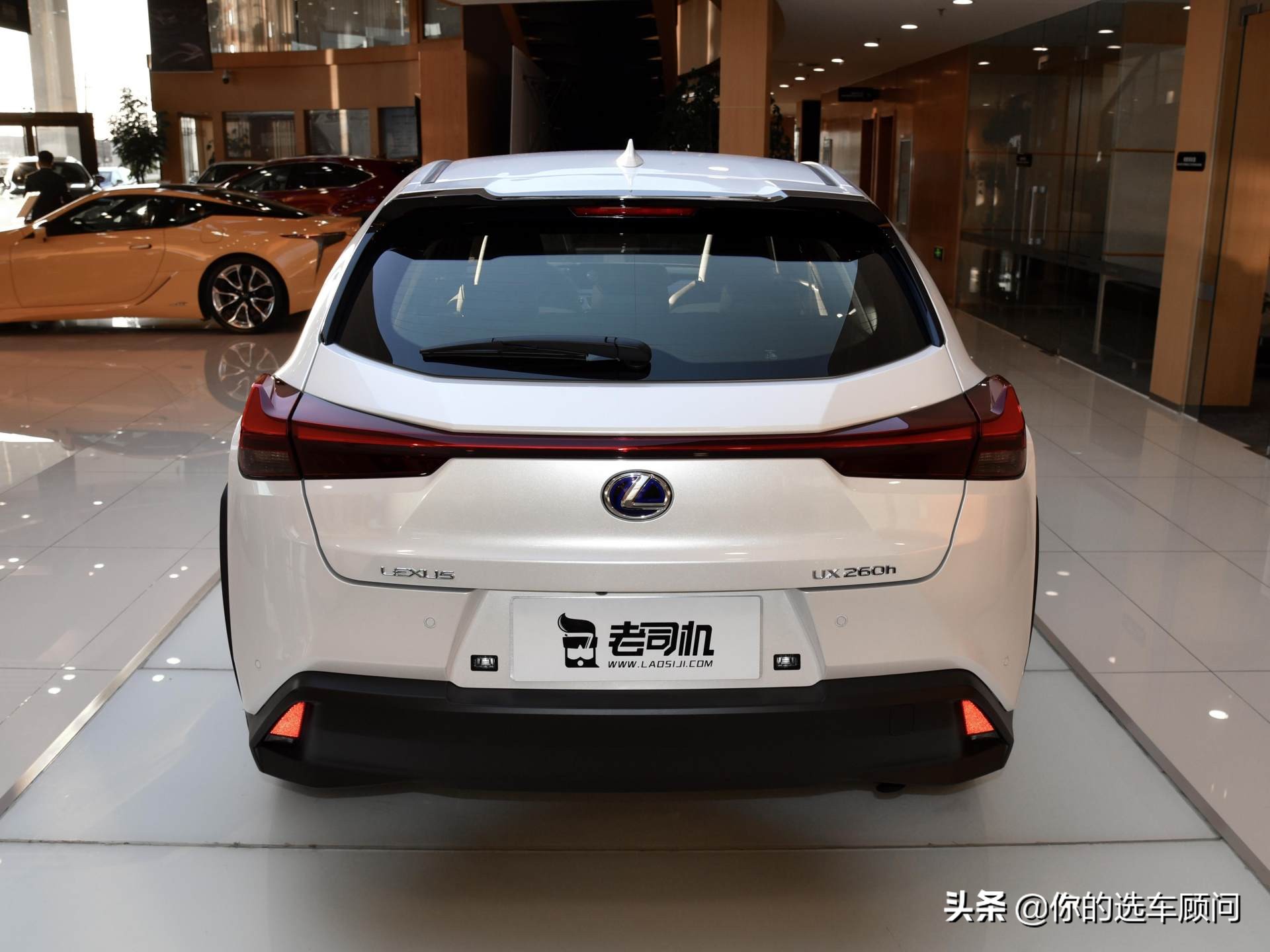 豪华进口SUV也能养得起，4.6L油耗92号油，雷克萨斯UX