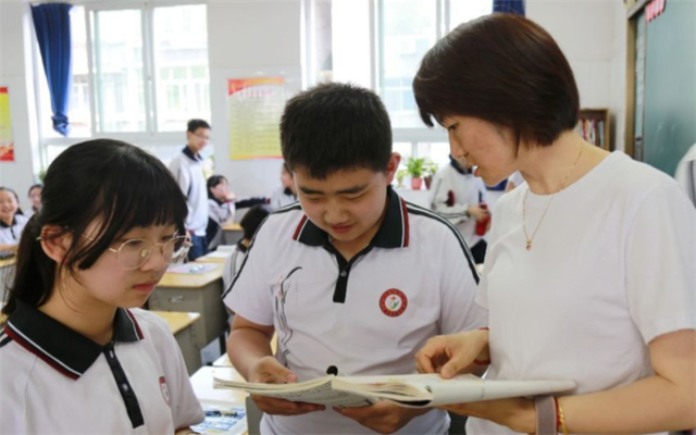 河北省高中最新排名已出，部分学校能收复读生，年年走出清北苗子