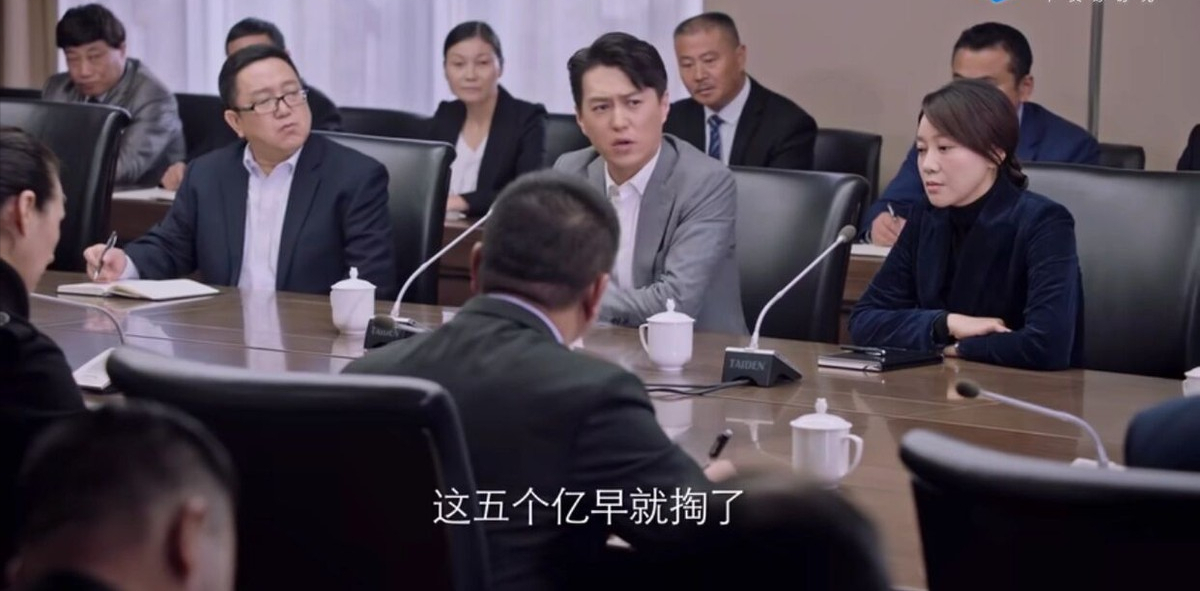 《人民的名义》好评如潮，姊妹篇《突围》为何骂声不断？