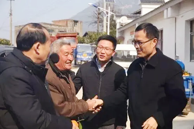 那位感动中国的支教老师，曾刺痛大众眼睛，已任县领导近3年