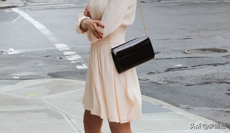 女大学生肆意网贷，就是把屁股露在外面的鸵鸟