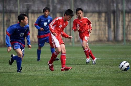 国足为什么进不了恒大世界杯(国足14年无缘世界大赛根源在这！恒大9年17冠我们能学到什么？)