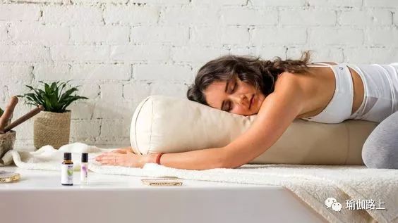 失眠的時候，試試這 3 種瑜伽呼吸技巧！