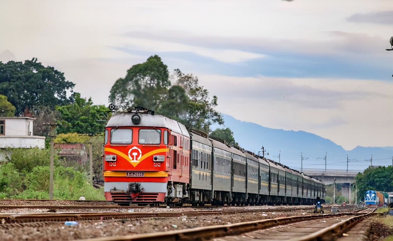 铁路很吃香的5个专业，好就业薪资待遇高，有机会拿到铁饭碗