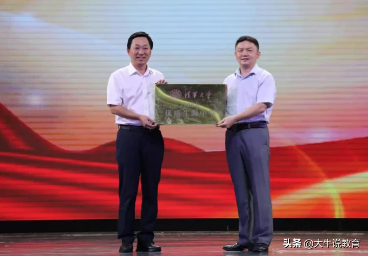 惊人的尖毛草定律:重庆“一中与清华”一场静悄悄的革命来袭