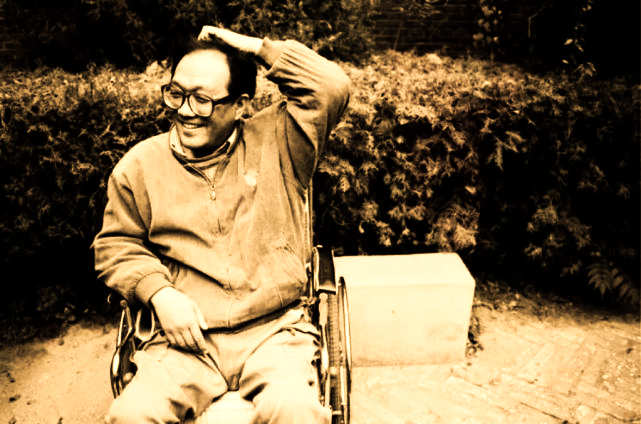 史铁生：敢于直面惨淡人生，可与鲁迅比肩，去世之夜被称琴弦之夜