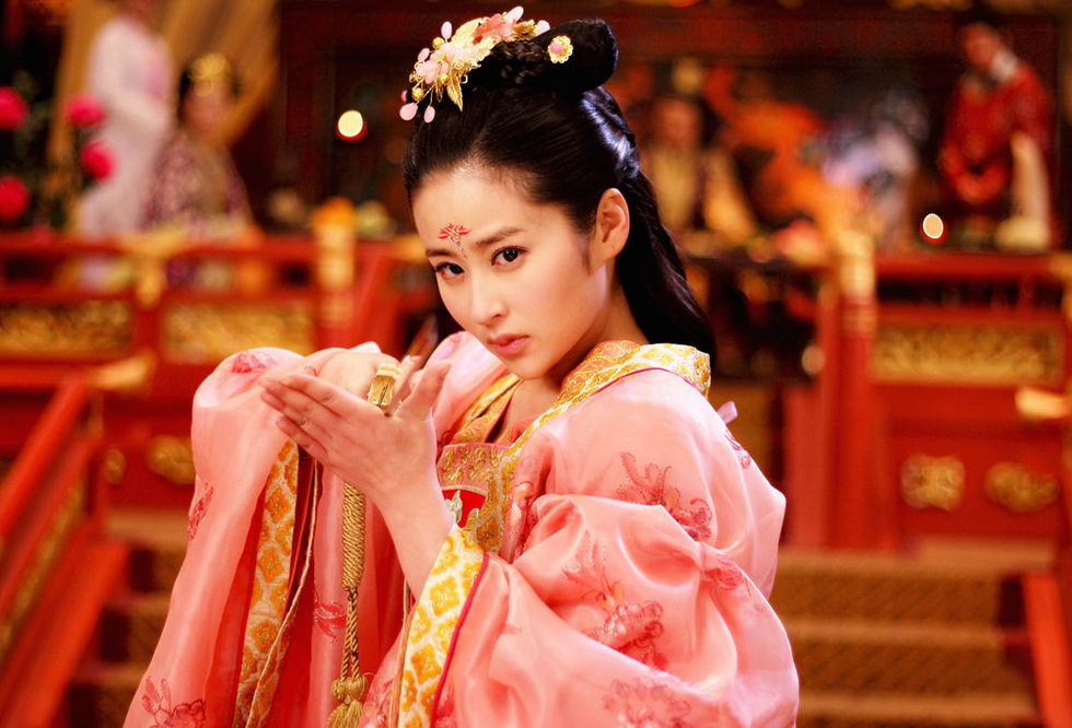 杂草女孩颖儿逆袭为女神，父母为了培养她差点离婚